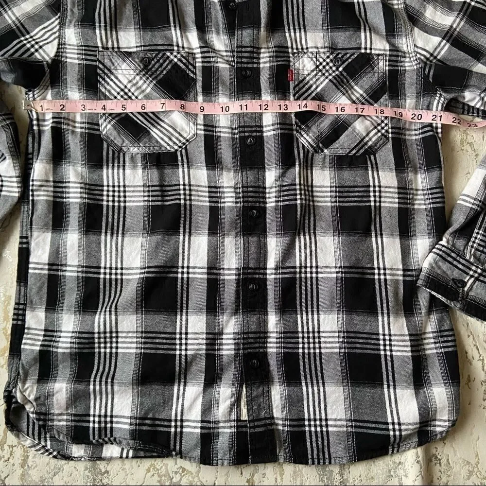 Levi’s Buffalo Check Plaid Button Down